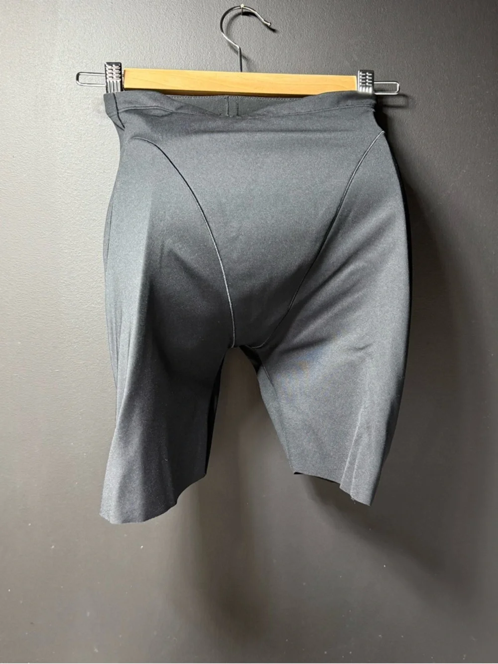 New Women's SKIMS Butt And Hip Enhancing Mid-thigh Shorts - Picture 1 of 6